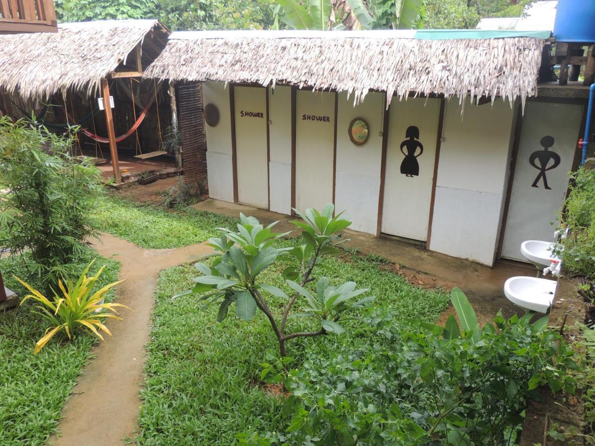 Swinging Carabao Hostel Эль-Нидо Экстерьер фото
